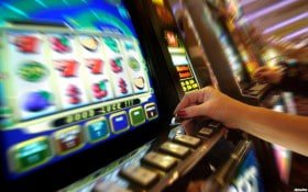 shwe apk online card games Poker tournament ဝင်ပြိုင်သောကစားသူများပုံ